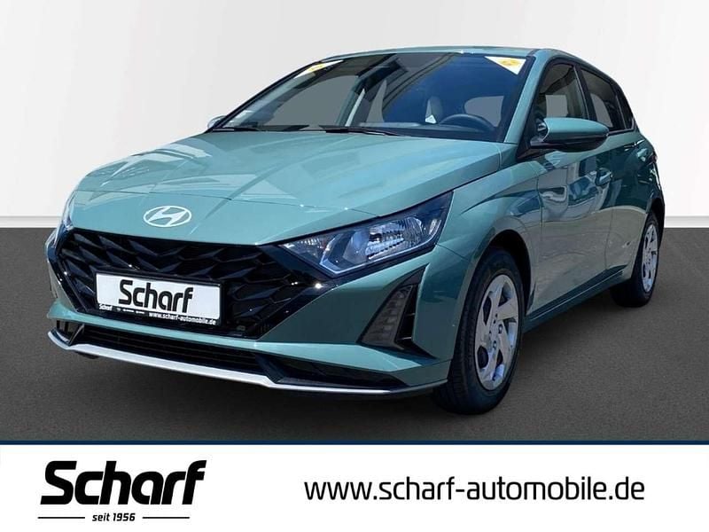 Gruen Neu 2025 Hyundai i20 Select Kleinwagen | 20.590 € (Fairer Preis) - Bild 1/3