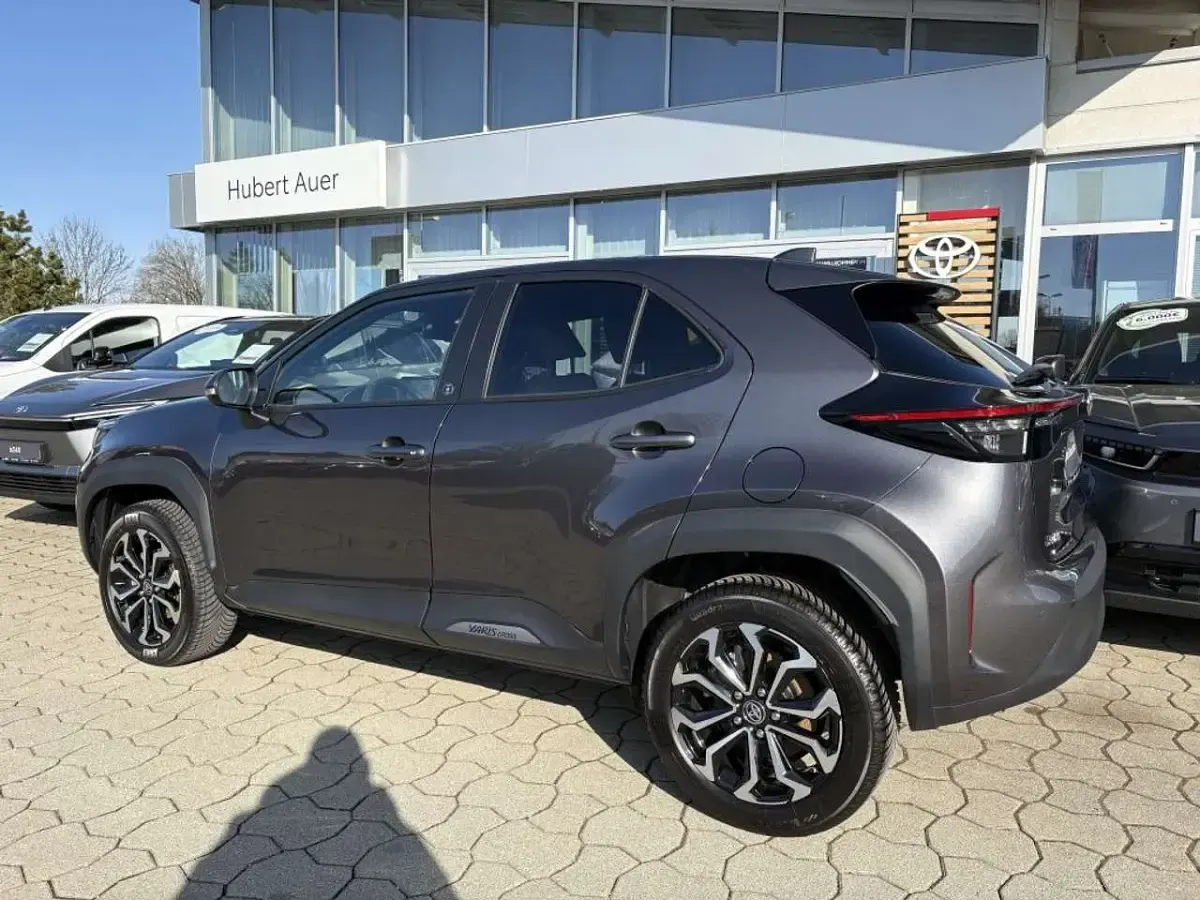Gebraucht Toyota Yaris Cross Team 116 PS (85 kW) 2024 Grau SUV