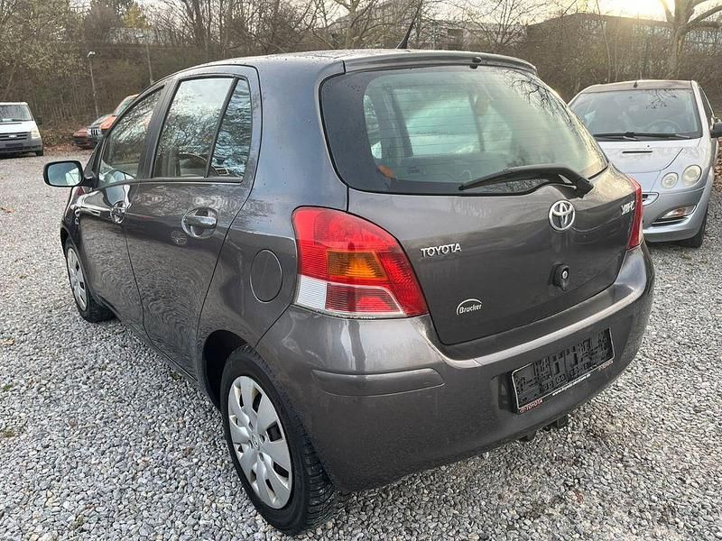 Gebraucht Toyota Yaris Sol 101 PS (74 kW) 2009 Grau Kleinwagen