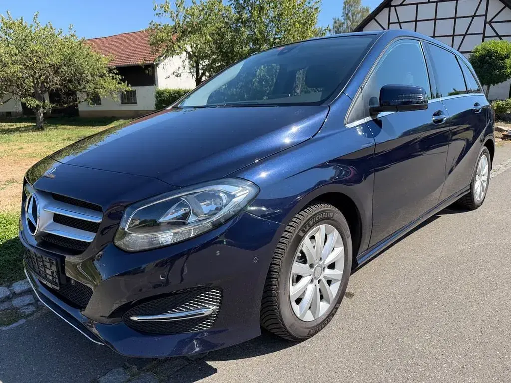 Gebraucht Mercedes B180 109 PS (80 kW) 2017 Blau Kleinwagen