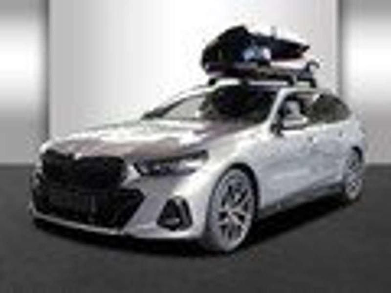 Gebraucht BMW 520 Performance 197 PS (144 kW) 2025 Oxidgrau metallic Kombi