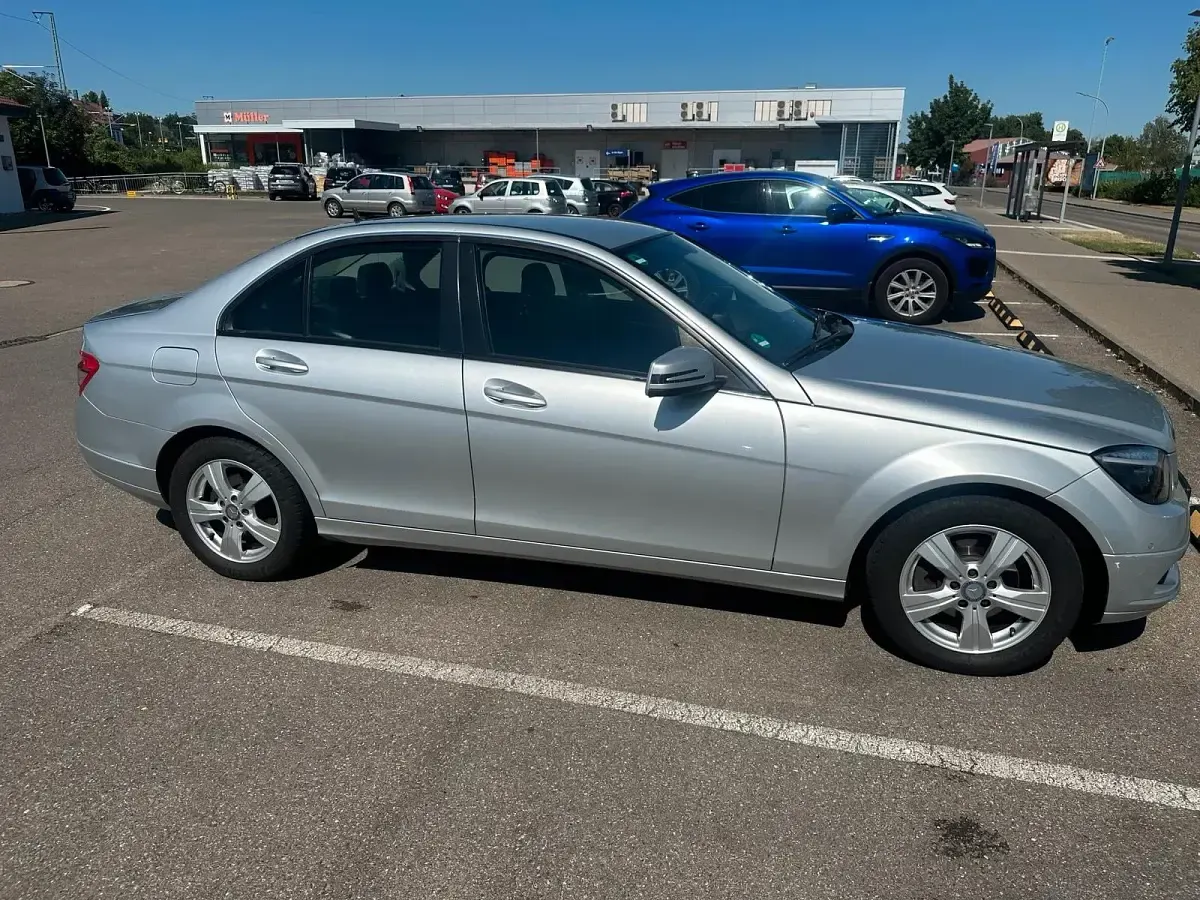 Gebraucht Mercedes C180 156 PS (114 kW) 2008 Silber Limousine