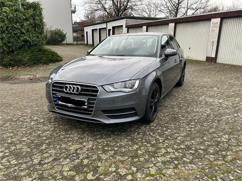 Grau Gebraucht 2015 Audi A3 Sportback Attraction Limousine | 12.800 € (Fairer Preis) - Bild 1/4