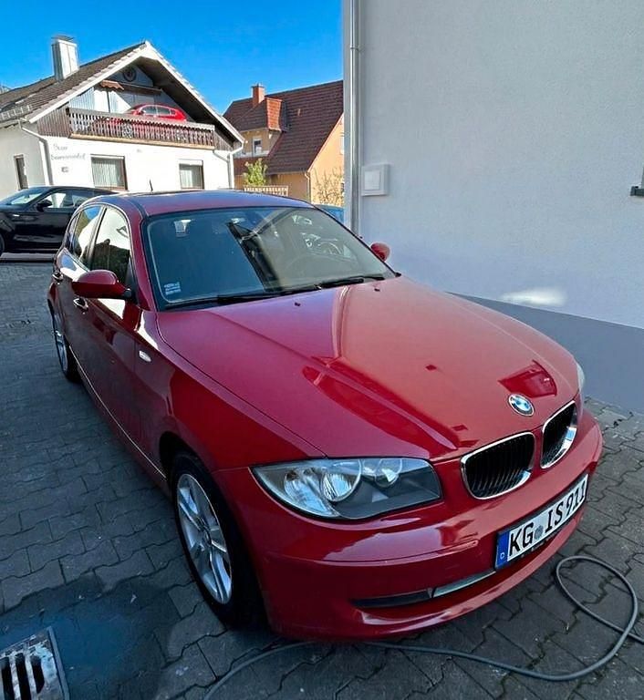 Gebraucht BMW 116 122 PS (89 kW) 2009 Rot Kleinwagen