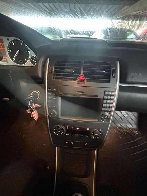 Gebraucht Mercedes B200 140 PS (102 kW) 2010 Van / Kleinbus