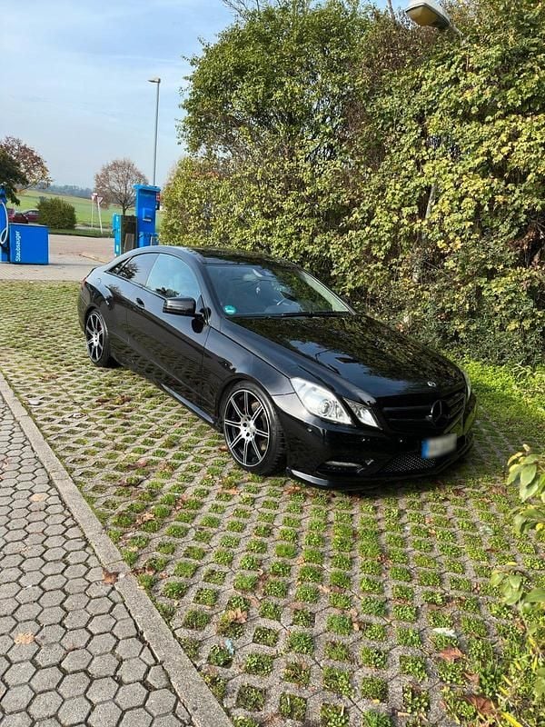 Gebraucht Mercedes E350 265 PS (194 kW) 2011 Schwarz Coupé