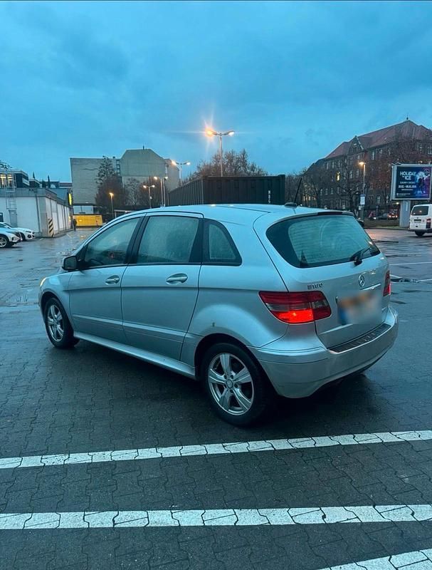 Gebraucht Mercedes B160 95 PS (69 kW) 2009 Silber Van / Kleinbus