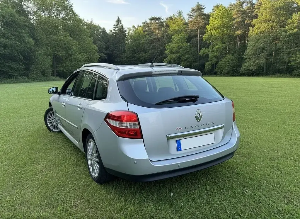 Gebraucht Renault Laguna GrandTour Dynamique 140 PS (102 kW) 2008 Silber Kombi