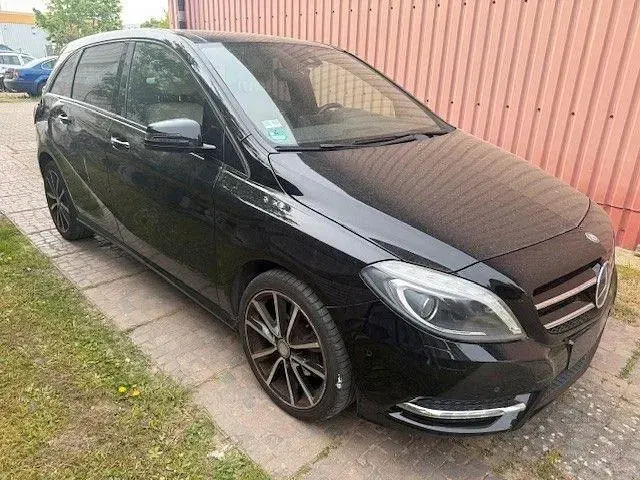 Second-hand Mercedes B200 156 CP (114 kW) 2012 Negru Monovolum