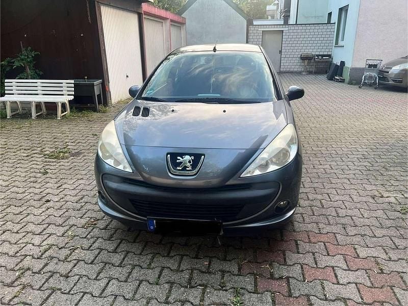 Grau Gebraucht 2010 Peugeot 206+ Kleinwagen | 1.200 € (Fairer Preis) - Bild 1/4