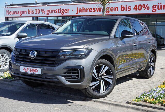 Grau Gebraucht 2020 VW Touareg R-line SUV | 47.950 € (Teuer) - Bild 1/4