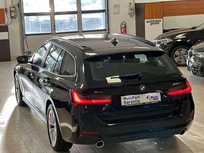 Gebraucht BMW 320 190 PS (139 kW) 2021 Black sapphire metallic Kombi