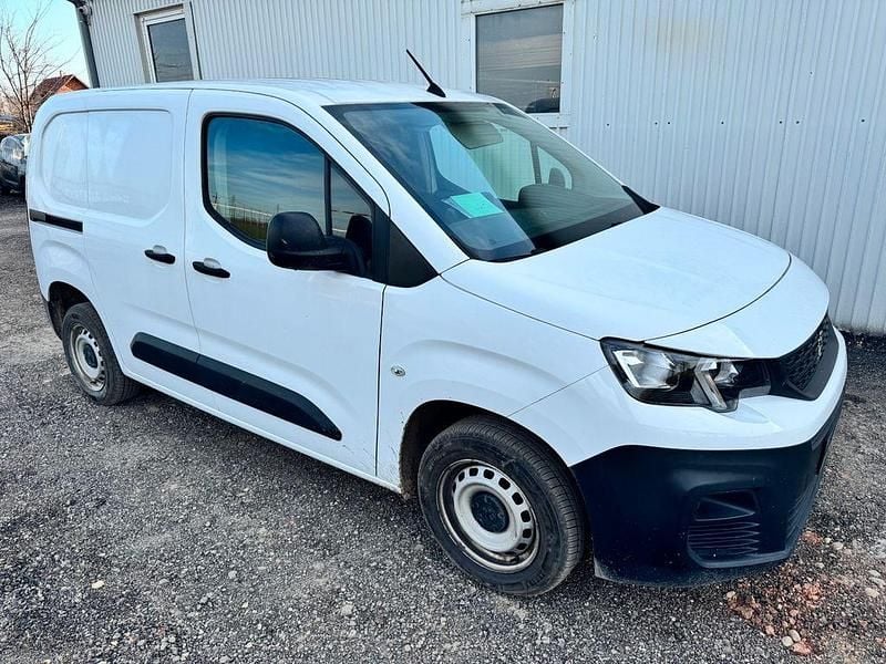 Gebraucht Peugeot Partner 110 PS (80 kW) 2021 Weiß Van / Kleinbus