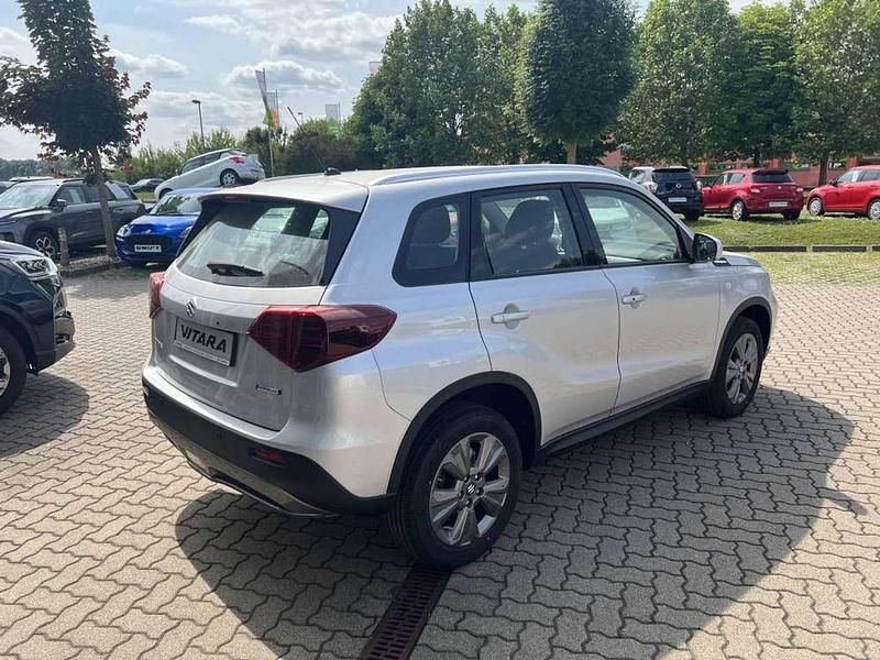Neu Suzuki Vitara Club 129 PS (94 kW) 2025 Silky silver metallic 2 Limousine