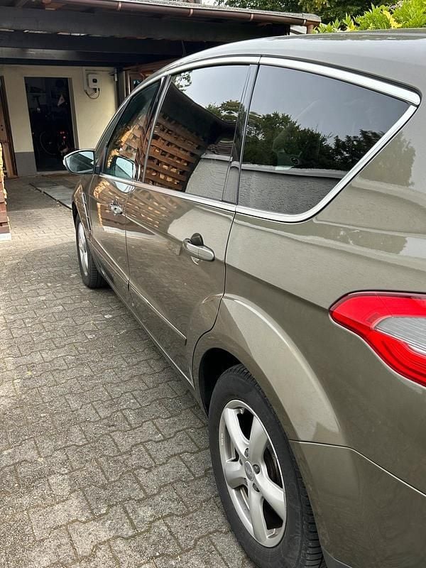 Andere farben Gebraucht 2011 Ford S-MAX S Van / Kleinbus | 3.700 € (Superpreis) - Bild 1/4
