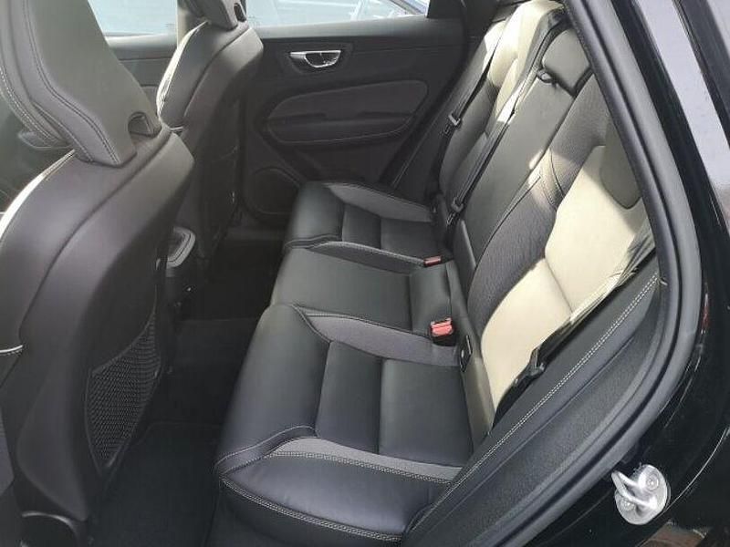 Gebraucht Volvo XC60 Plus 197 PS (144 kW) 2023 Schwarz SUV