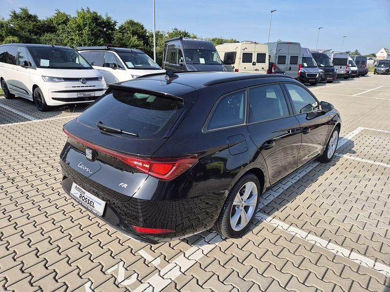 Neu Seat Leon FR 150 PS (110 kW) 2025 Schwarz Limousine