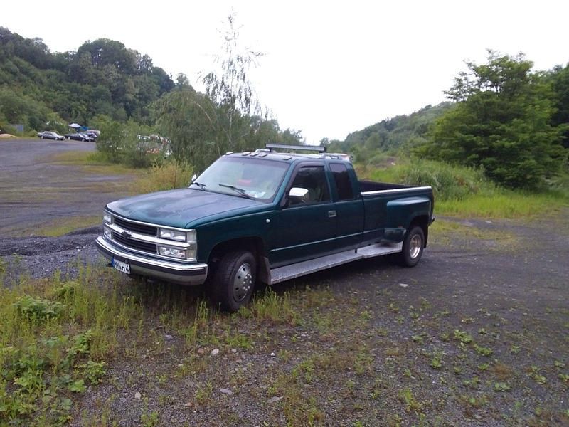 Grün Gebraucht 1997 Chevrolet 2500 SUV | 9.900 € - Bild 1/4