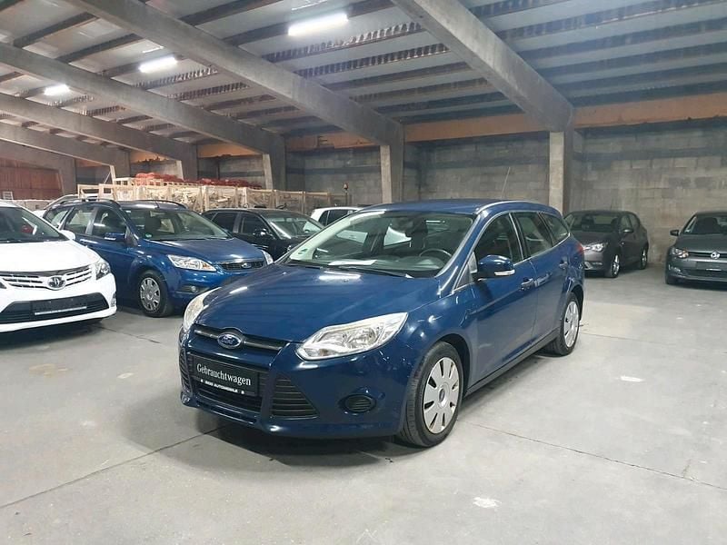 Blau Gebraucht 2014 Ford Focus Ambiente Kombi | 2.990 € (Superpreis) - Bild 1/4
