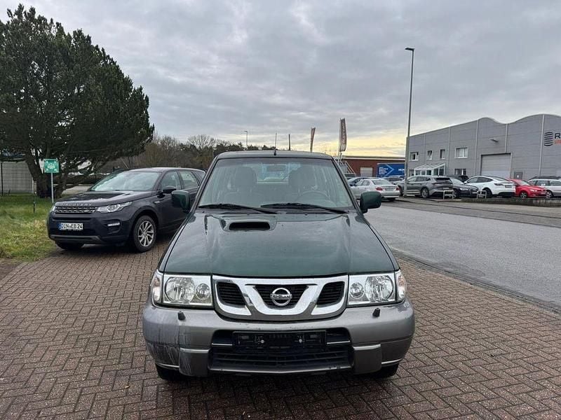 Grün Gebraucht 2003 Nissan Terrano Prestige SUV | 4.999 € - Bild 1/4