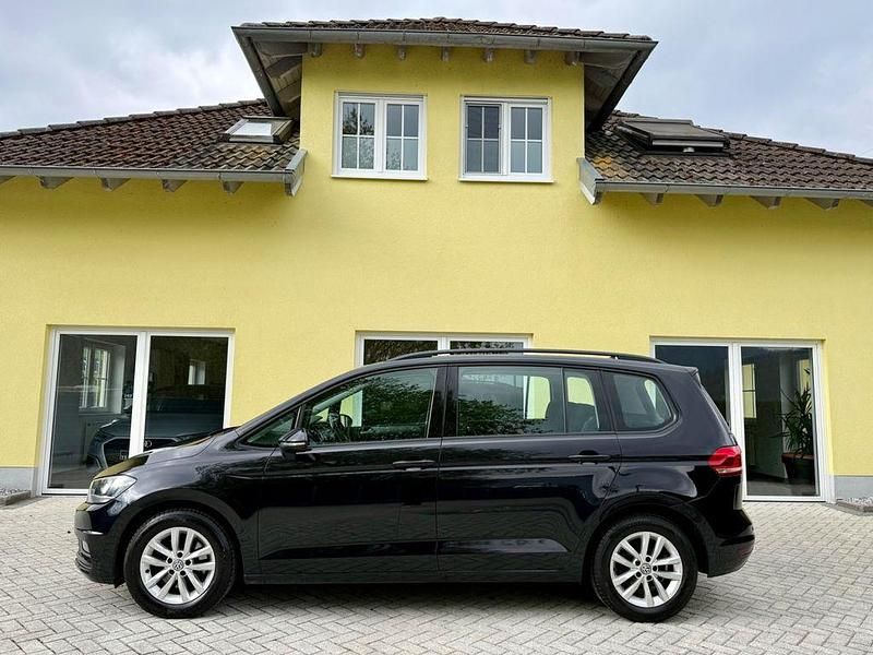 Gebraucht VW Touran Trendline 110 PS (80 kW) 2018 Schwarz Van / Kleinbus
