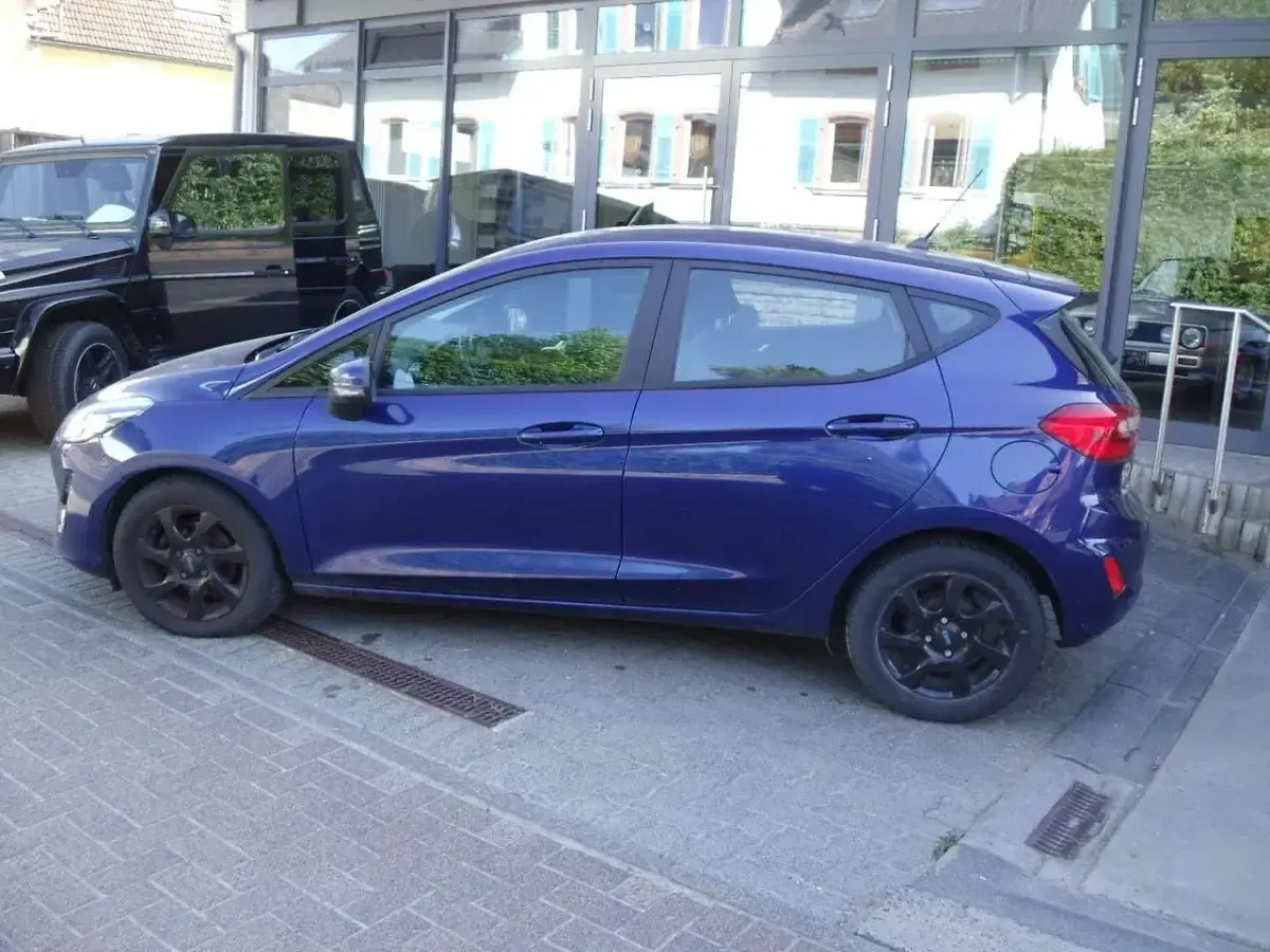 Gebraucht Ford Fiesta Trend 101 PS (74 kW) 2017 Indicblau metallic Kleinwagen
