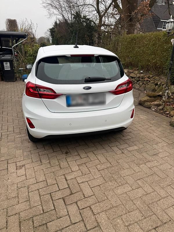 Gebraucht Ford Fiesta Cool & Connect 75 PS (55 kW) 2021 Weiß Kleinwagen