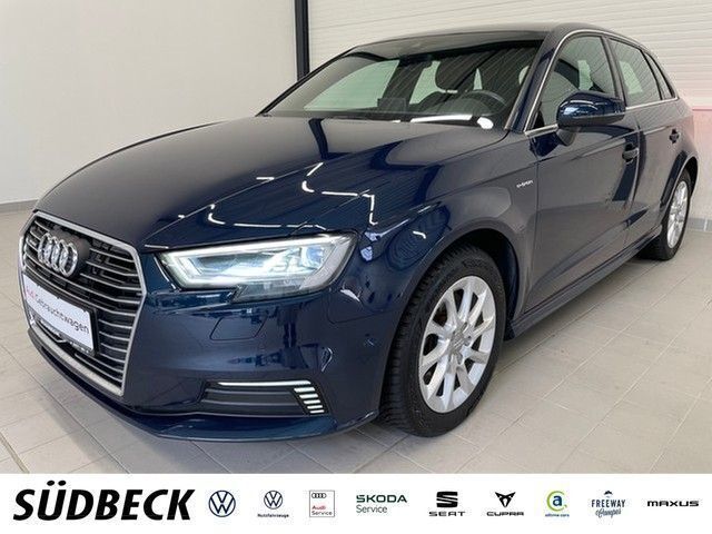 Blau Gebraucht 2017 Audi A3 Sportback e-tron Sport Limousine | 17.990 € - Bild 1/4