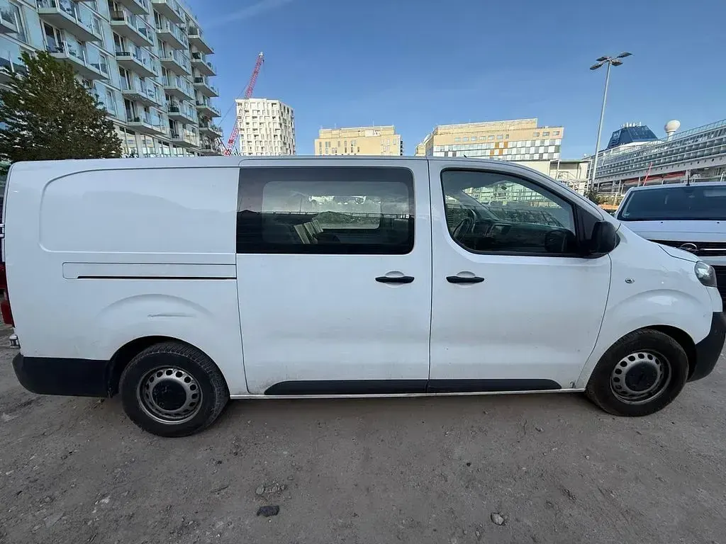 Gebraucht Opel Vivaro-e Combi 122 PS (89 kW) 2020 Weiß Van / Kleinbus