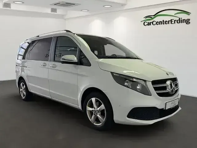 Gebraucht Mercedes V220 163 PS (119 kW) 2022 Weiß Van / Kleinbus