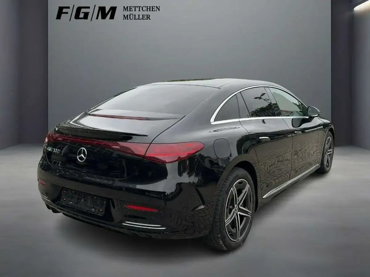 Gebraucht Mercedes EQE300 AMG line 180 kW (245 PS) 2024 Lack obsidianschwarz Limousine