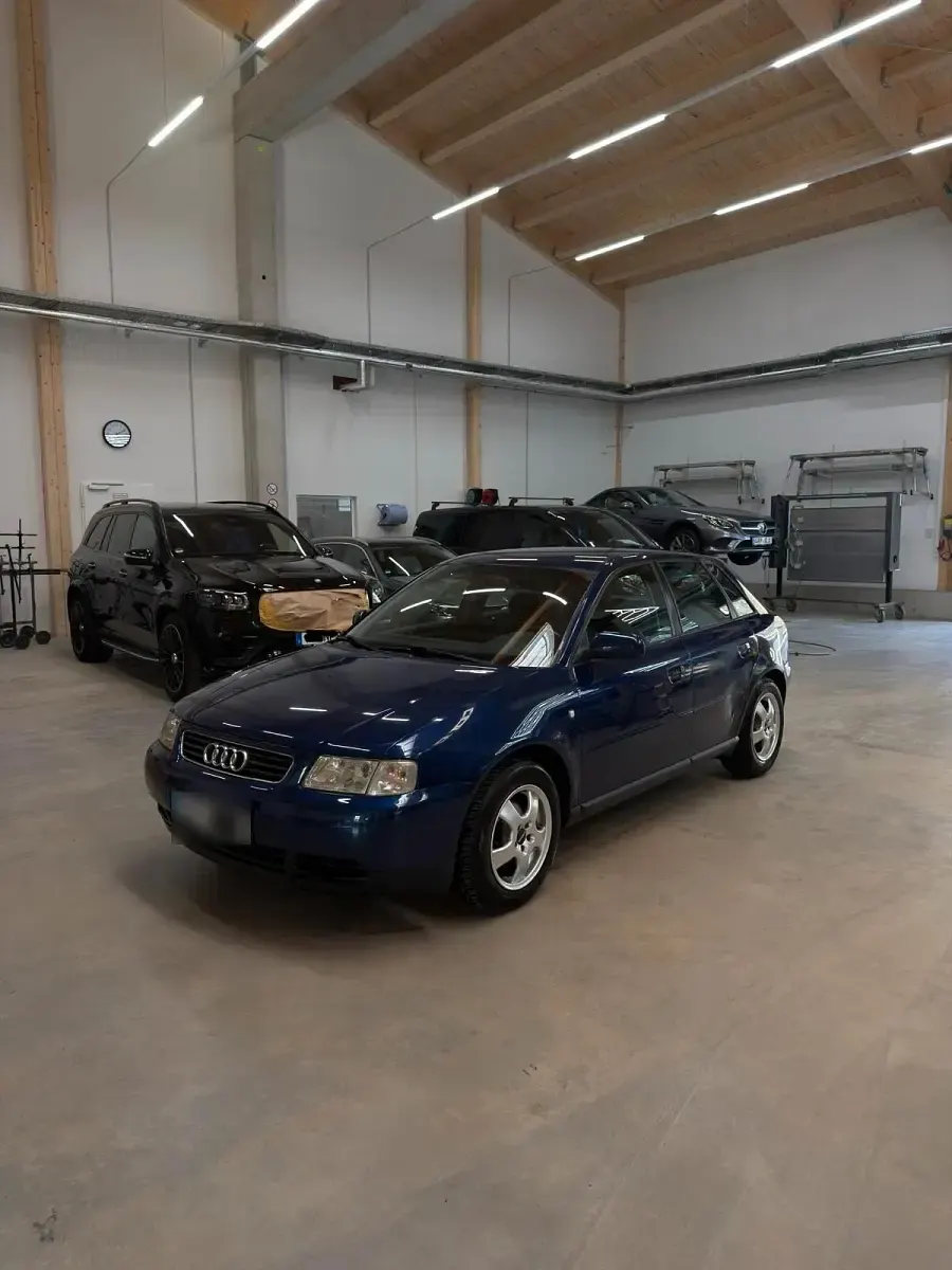 Second-hand Audi A3 101 CP (74 kW) 2000 Albastru Hatchback