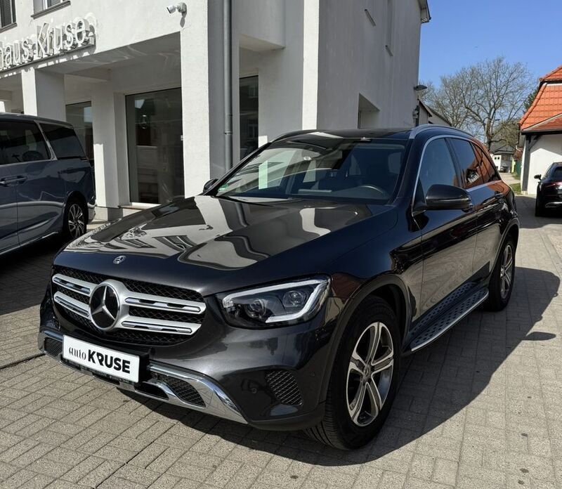 Graphitgrau Gebraucht 2020 Mercedes GLC200 SUV | 36.980 € (Fairer Preis) - Bild 1/4