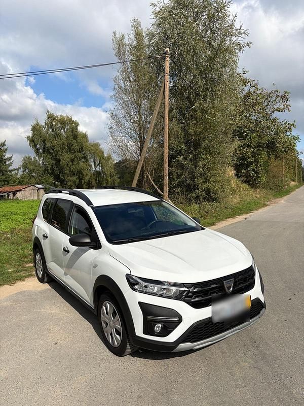 Weiß Gebraucht 2022 Dacia Jogger Essentiel Van / Kleinbus | 12.500 € (Superpreis) - Bild 1/4