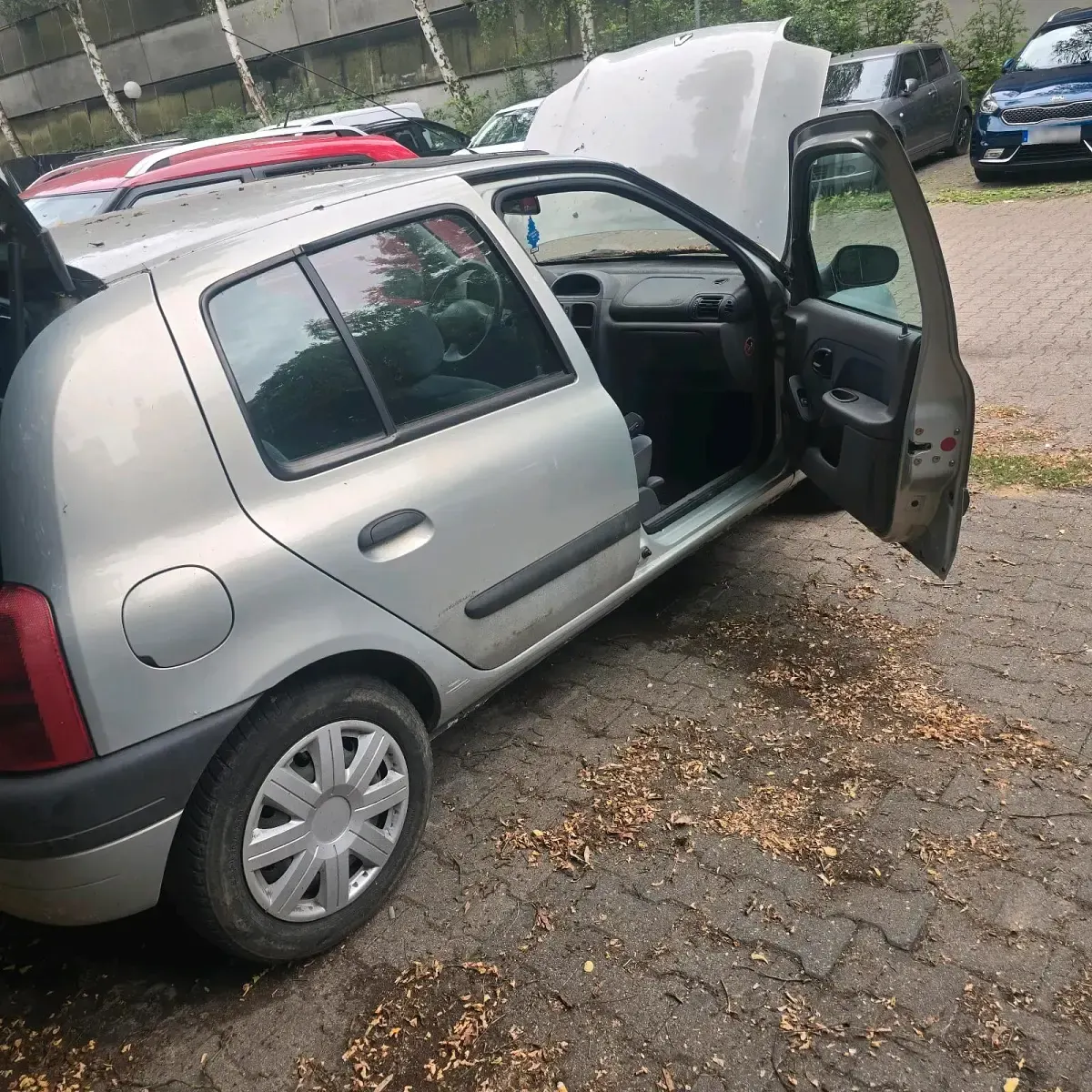 Gebraucht Renault Clio 58 PS (42 kW) 1999 Silber Kleinwagen