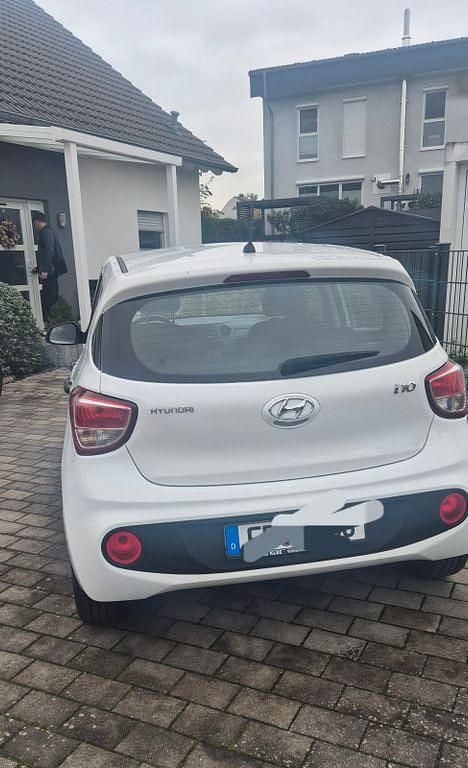 Weiß Gebraucht 2017 Hyundai i10 Kleinwagen | 6.200 € (Guter Preis) - Bild 1/4