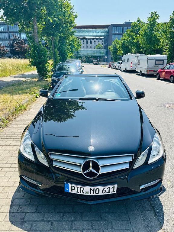 Gebraucht Mercedes E250 Elegance 204 PS (150 kW) 2012 Schwarz Cabrio