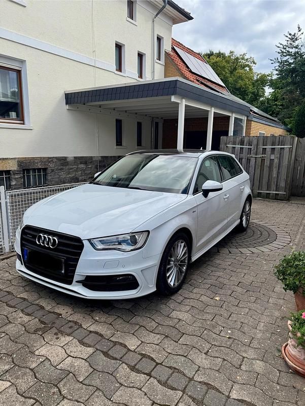 Weiß Gebraucht 2015 Audi A3 S-Line Coupé | 14.999 € (Fairer Preis) - Bild 1/4