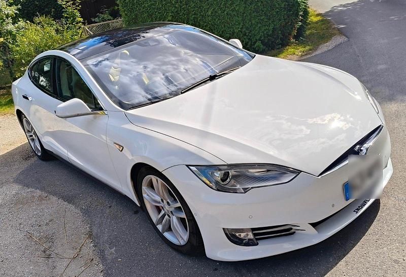Weiß Gebraucht 2015 Tesla Model S Performance Limousine | 24.500 € (Guter Preis) - Bild 1/4