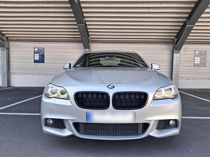 Gebraucht BMW 530 Efficient Dynamics 258 PS (189 kW) 2013 Silber Limousine