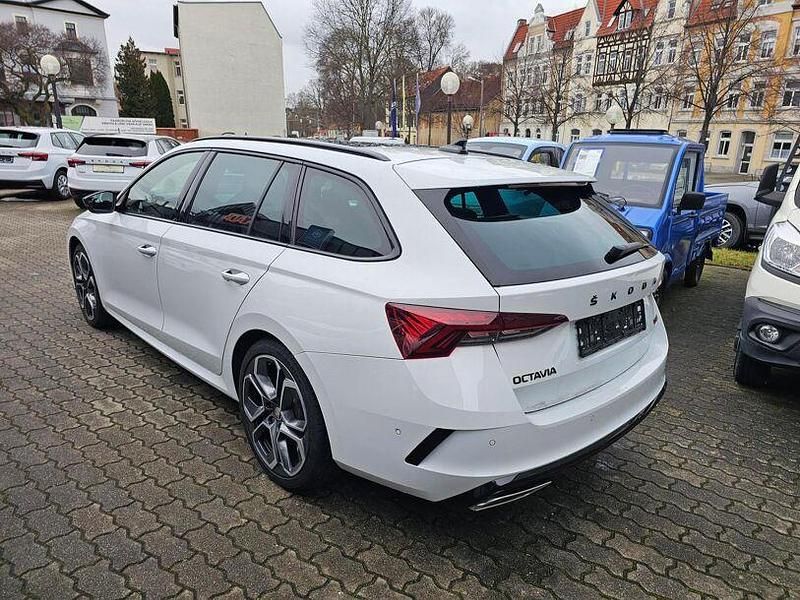 Gebraucht Skoda Octavia RS 245 PS (180 kW) 2022 Moonweiß perleffekt Kombi