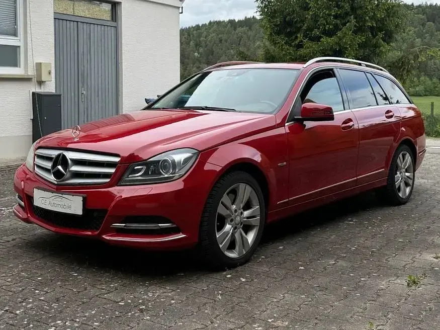 Gebraucht Mercedes C350 265 PS (194 kW) 2011 Rot Limousine