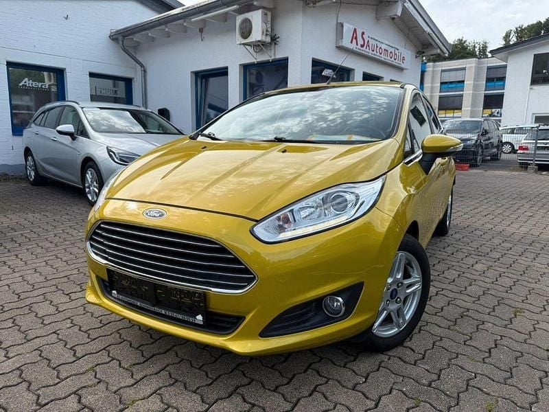 Gelb Gebraucht 2013 Ford Fiesta Titanium Kleinwagen | 4.749 € (Guter Preis) - Bild 1/4