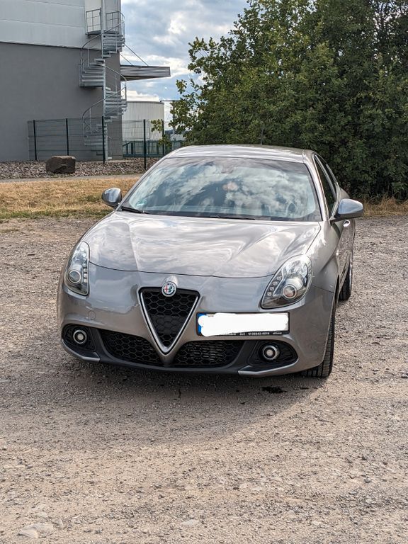 Grau Gebraucht 2018 Alfa Romeo Giulietta Super Kleinwagen | 12.950 € (Guter Preis) - Bild 1/4