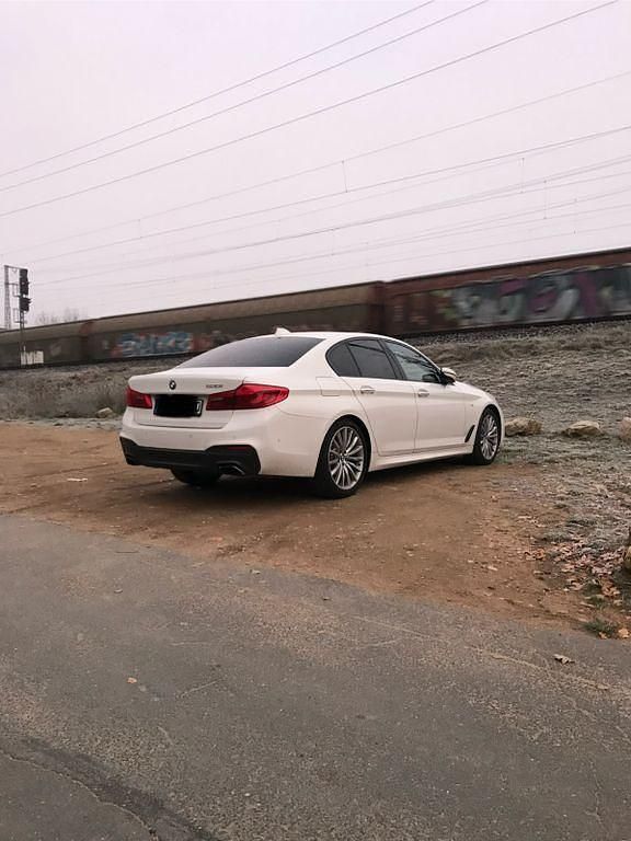 Weiß Gebraucht 2017 BMW 530 M Sport Limousine | 27.500 € (Teuer) - Bild 1/4