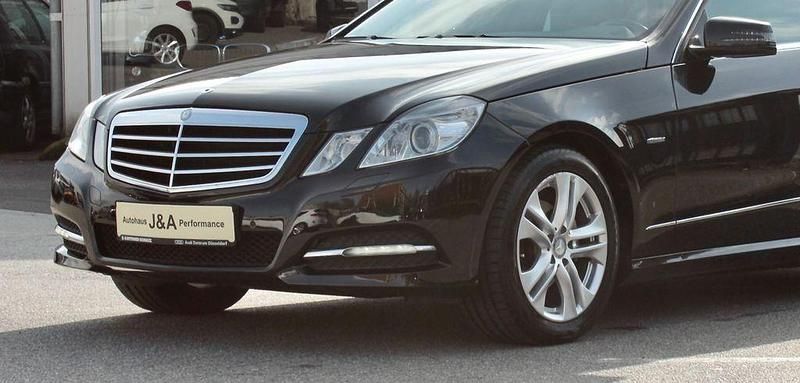 Gebraucht Mercedes E200 Avantgarde 136 PS (100 kW) 2012 Schwarz Kombi