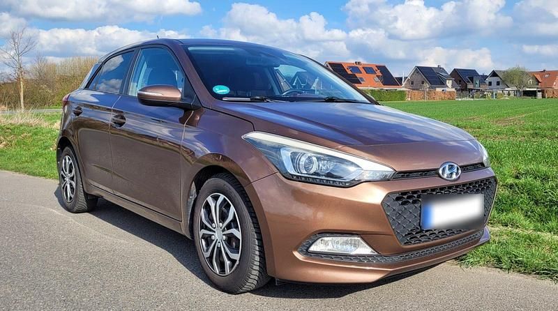Gebraucht Hyundai i20 Trend 84 PS (61 kW) 2016 Braun Kleinwagen