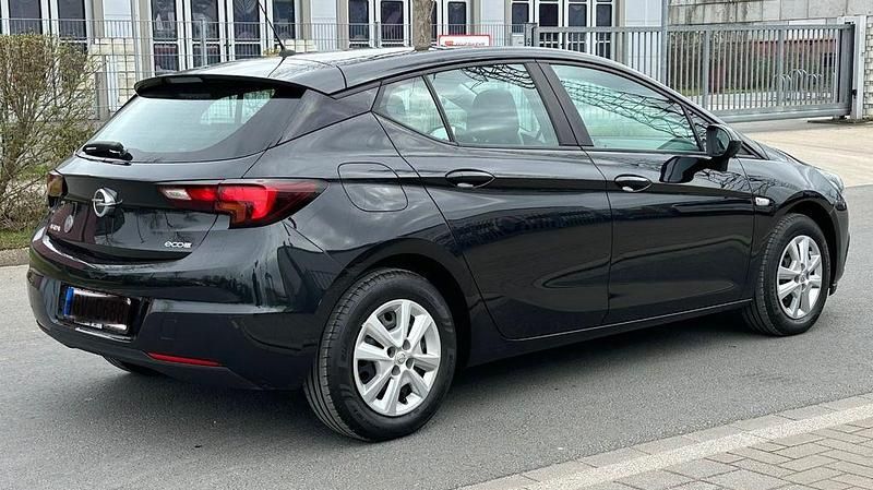 Gebraucht Opel Astra Eco 105 PS (77 kW) 2016 Schwarz Limousine