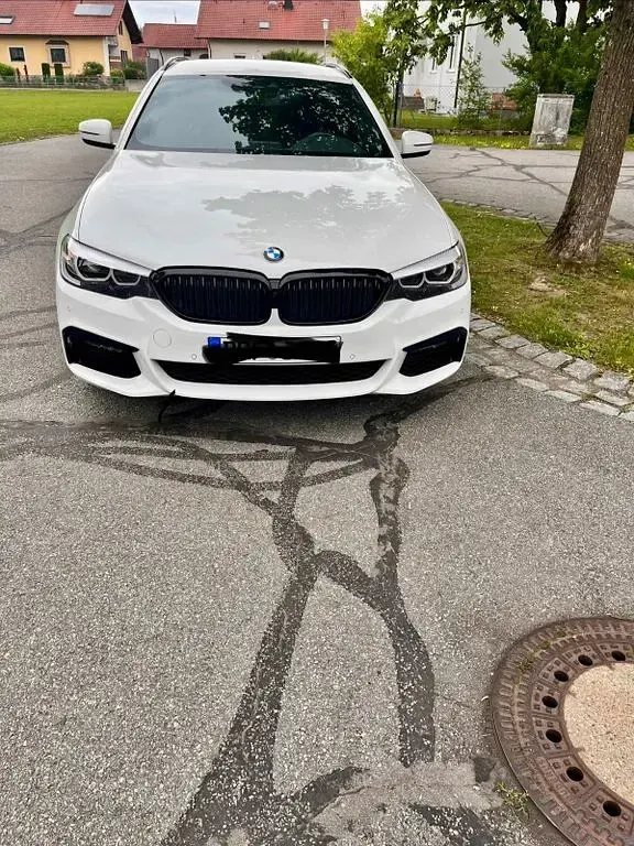Gebraucht BMW 520 M Sport 190 PS (139 kW) 2019 Weiß Kombi