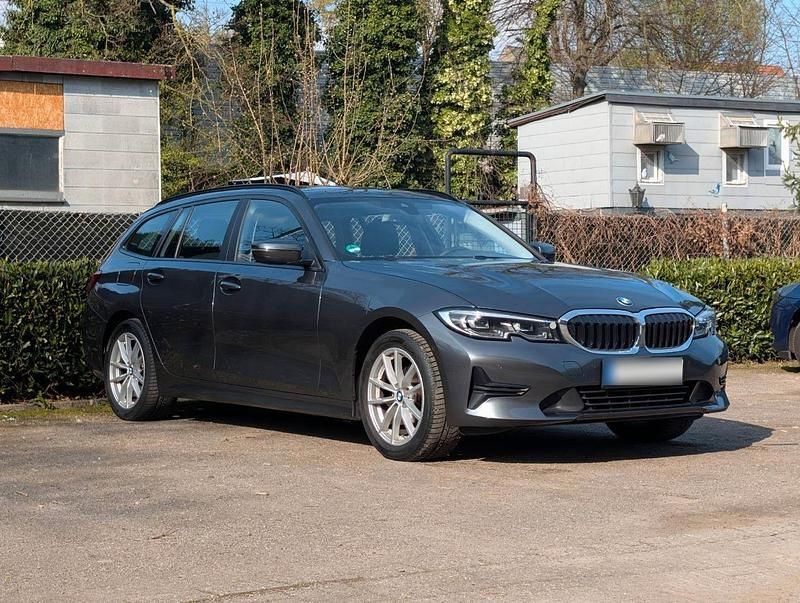 Gebraucht BMW 320 Advantage 190 PS (139 kW) 2020 Grau Kombi